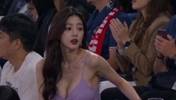 紫衣美女在巴黎和阿森纳的欧冠决赛上演绝杀！AI做的美女真漂亮